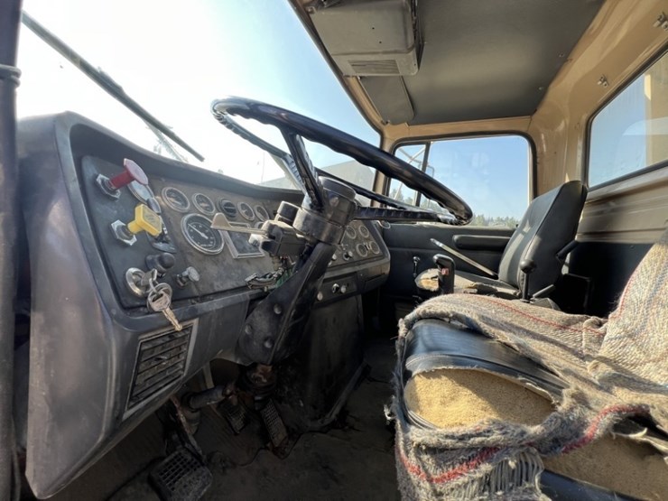 1989-ford-lt9000-image-15