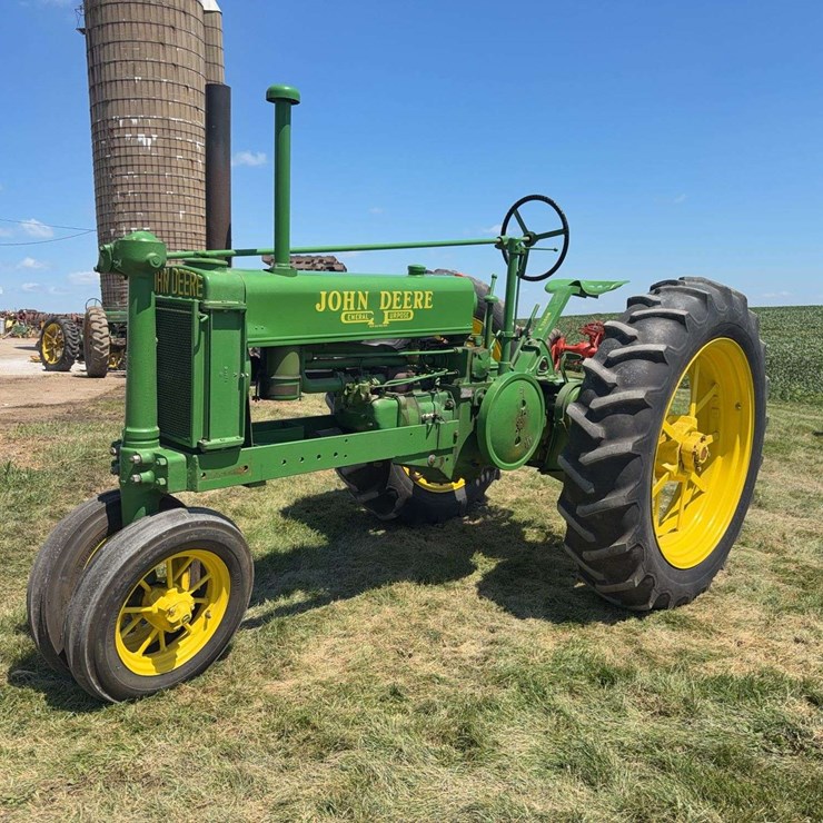 JOHN DEERE B