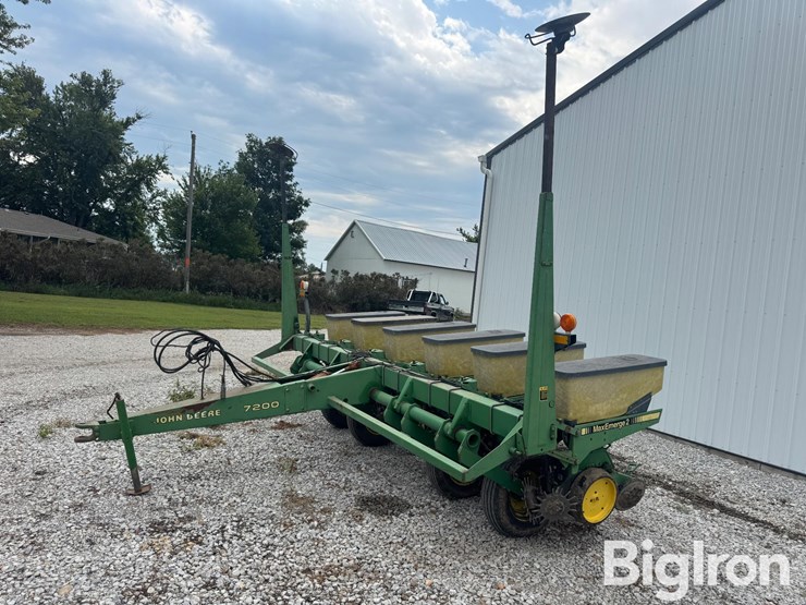 john-deere-7200-image-1