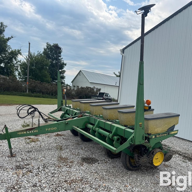 JOHN DEERE 7200