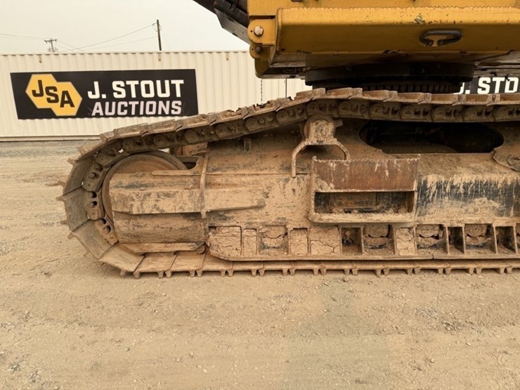 2013-caterpillar-568-image-16