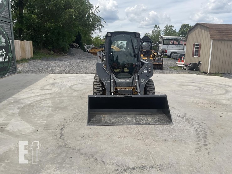 2016-deere-318e-image-7