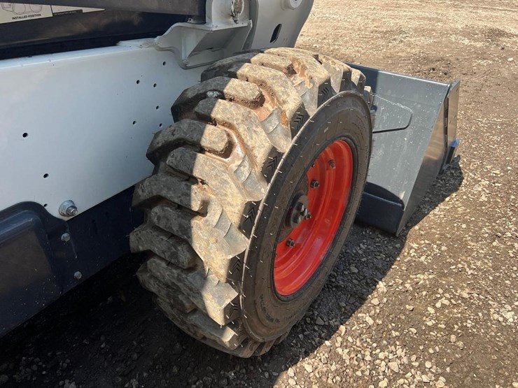2022-bobcat-s740-image-17