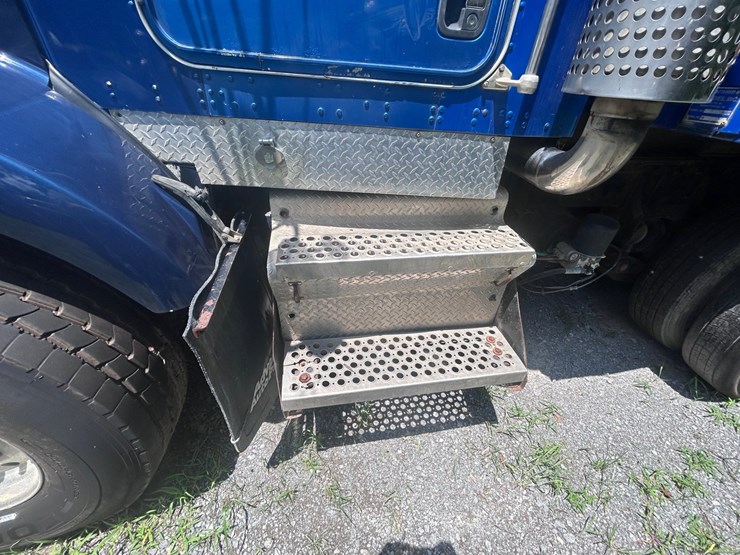 2005-kenworth-t800-image-17