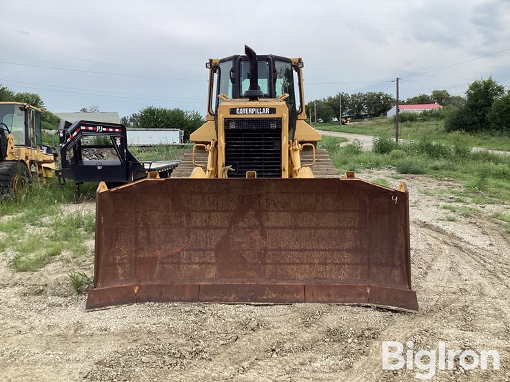 2017-caterpillar-d6n-xl-image-2