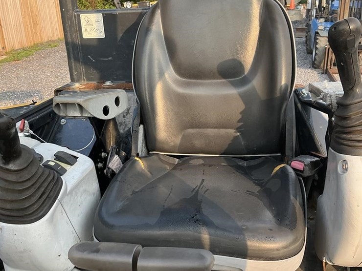 2019-deere-35g-image-13