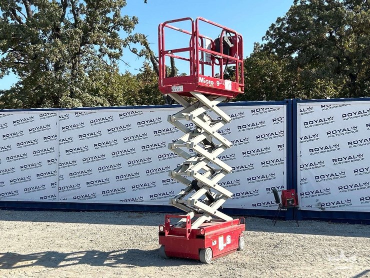 mec-scissor-lift-image-1