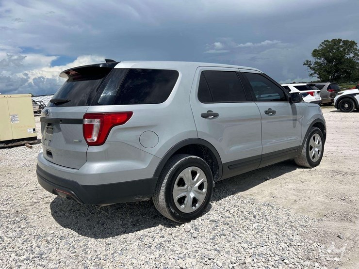 2017-ford-explorer-image-3
