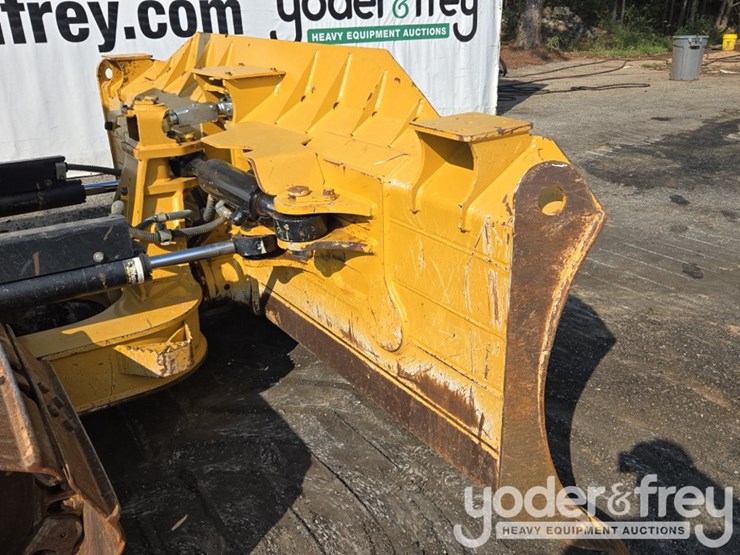 2020-caterpillar-d6k2-lgp-image-23
