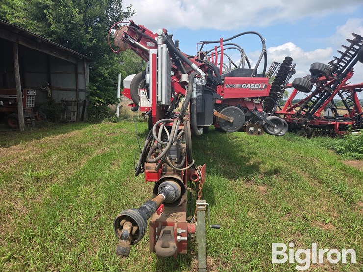 2011-case-ih-1240-image-2