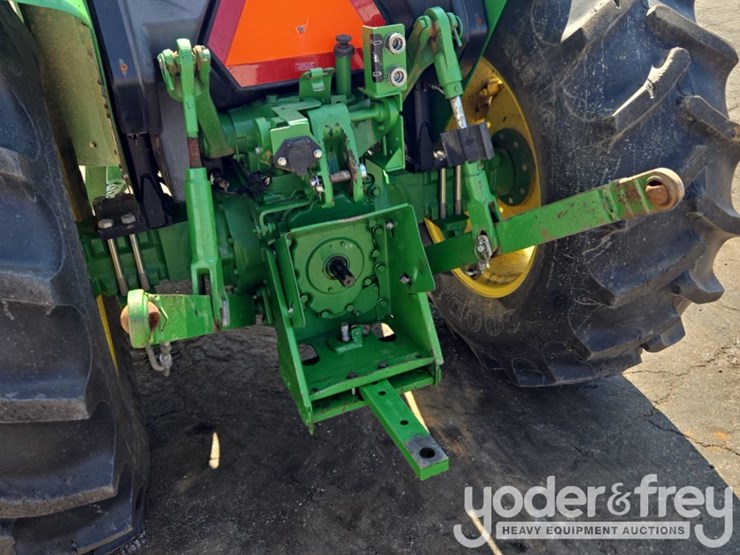2016-john-deere-5055e-image-17