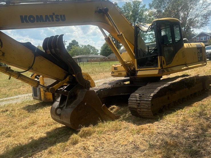 komatsu-pc220-lc-image-3