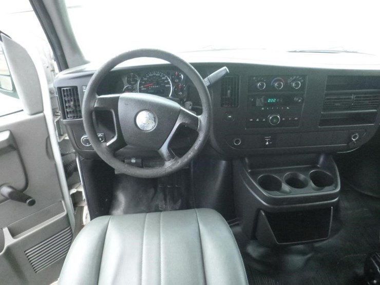 2010-chevrolet-express-2500-image-8