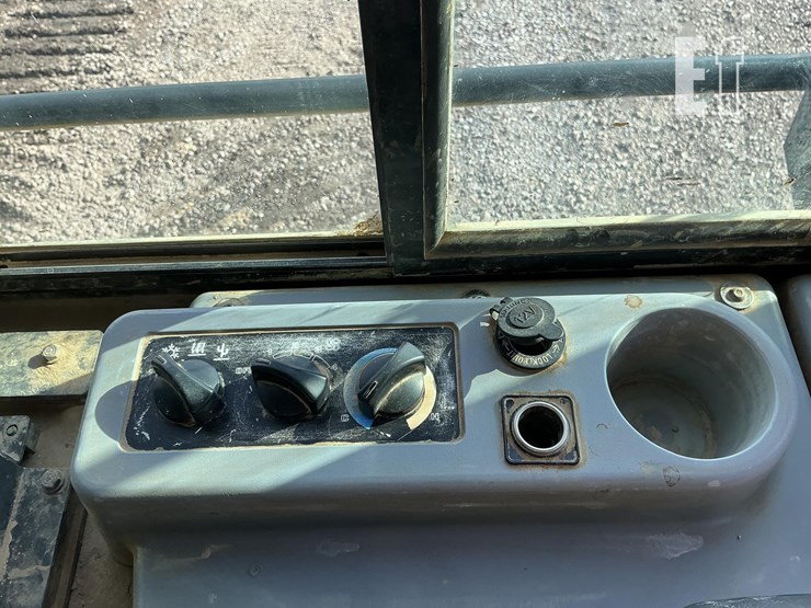 2014-komatsu-d51pxi-22-image-14