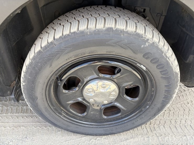 2018-ford-explorer-image-16