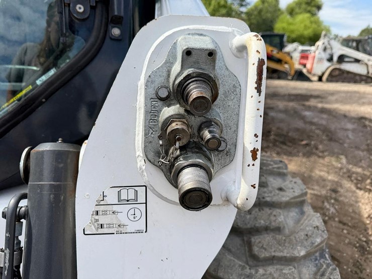 2023-bobcat-s650-image-11