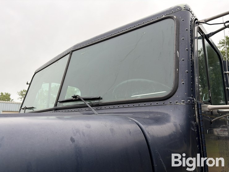 1992-freightliner-fld120-image-11
