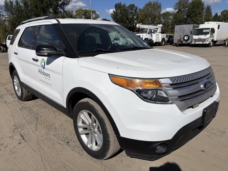 2015-ford-explorer-xlt-image-2