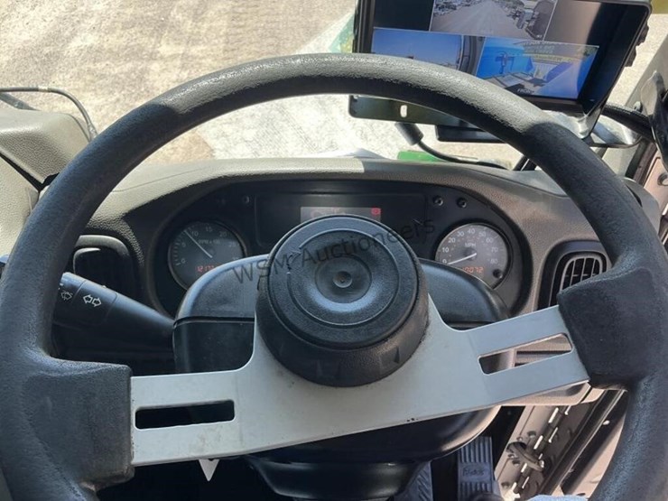 2018-peterbilt-520-image-19