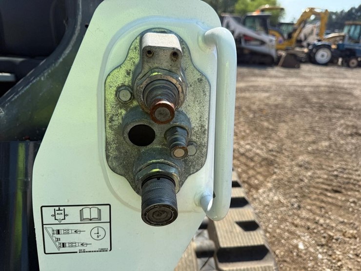 2019-bobcat-t595-image-11