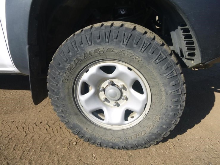 2013-toyota-tacoma-image-28
