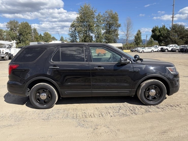 2019-ford-explorer-image-3