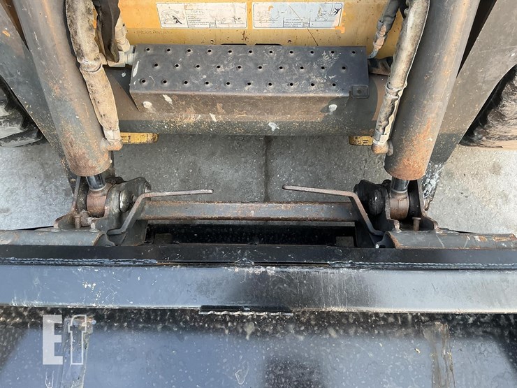 2016-new-holland-l228-image-10