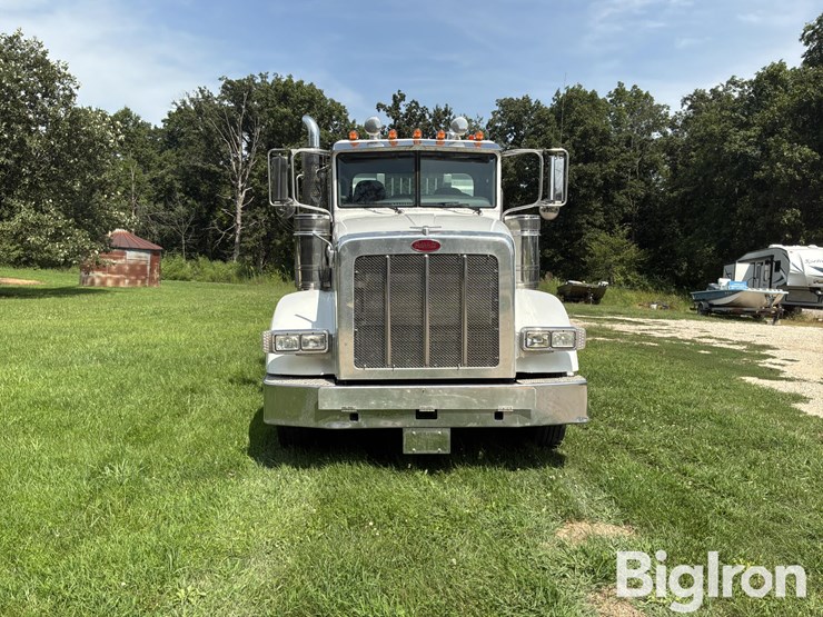 2013-peterbilt-388-image-2