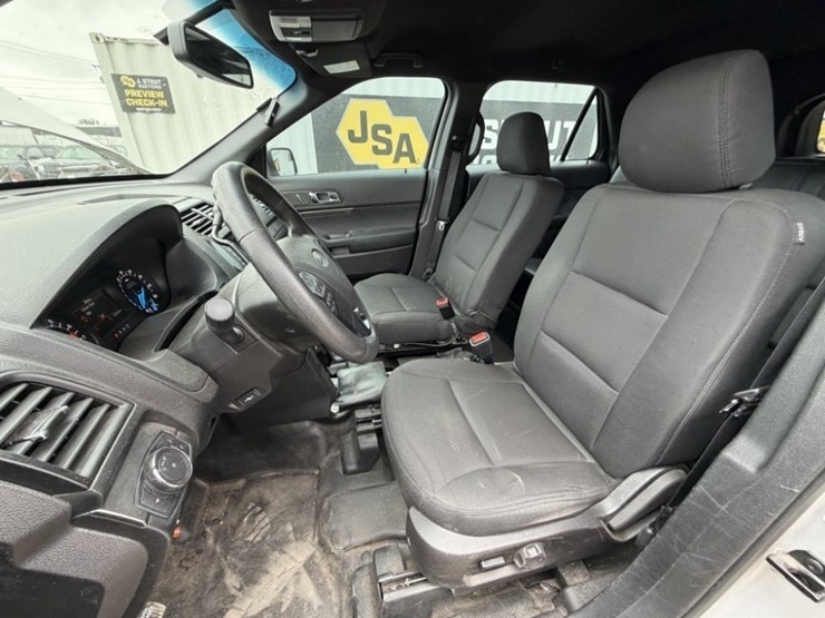 2018-ford-explorer-image-23