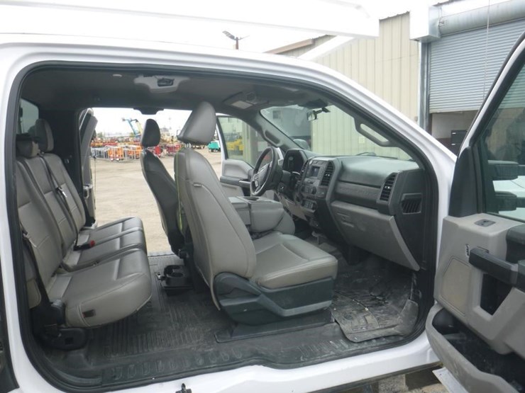 2021-ford-f350-image-6