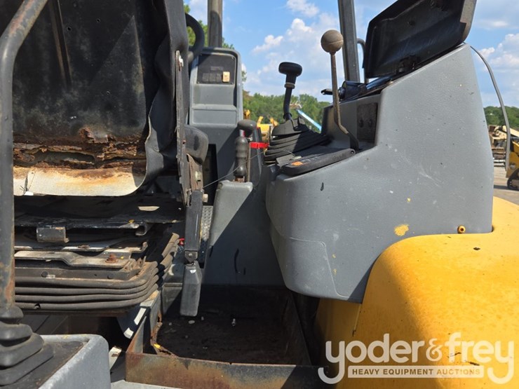caterpillar-416c-image-33