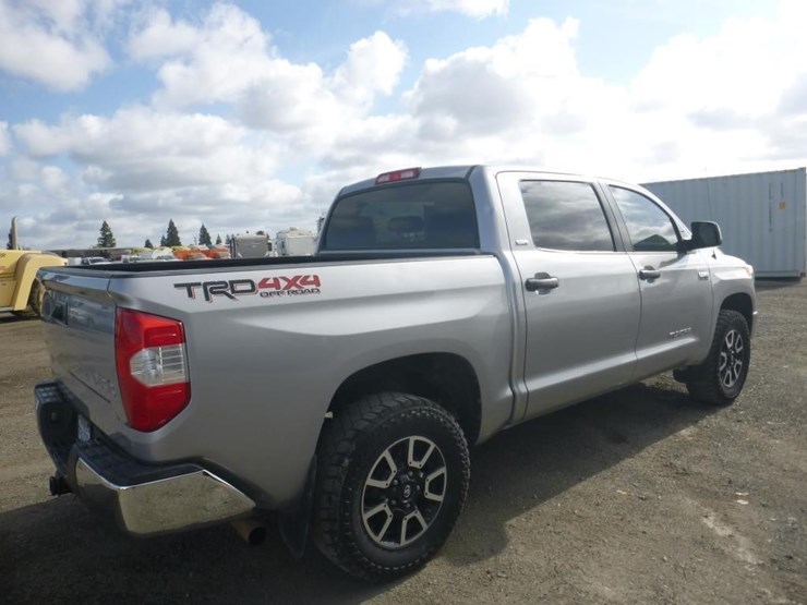 2015-toyota-tundra-image-3