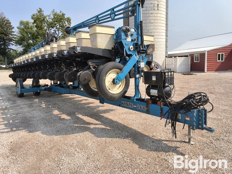 kinze-2600-image-3