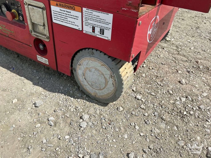 mec-scissor-lift-image-18