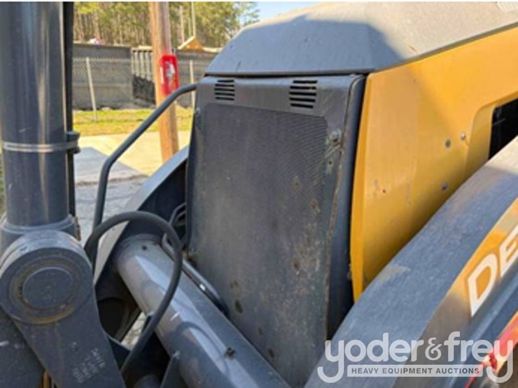 2022-deere-410l-image-12