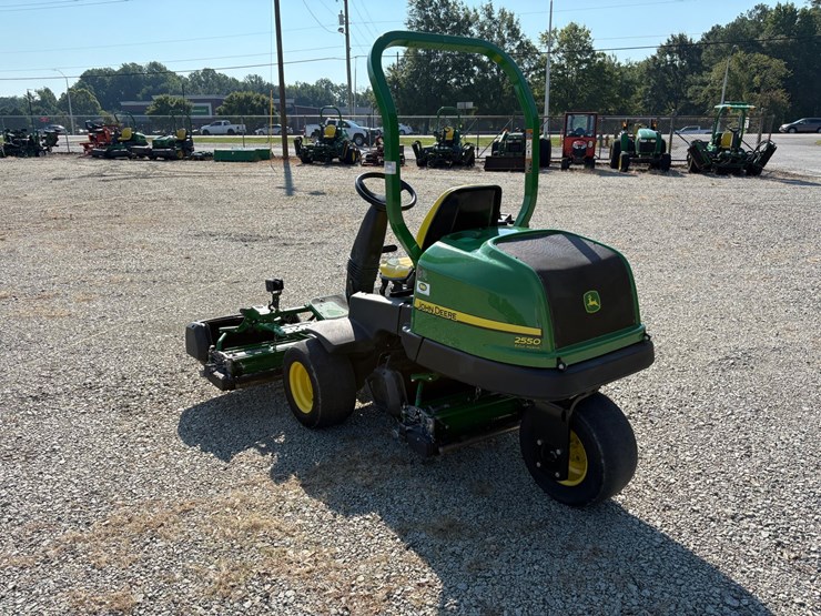 #1021-•-john-deere-2550e-*diesel*-riding-greensmower-image-2