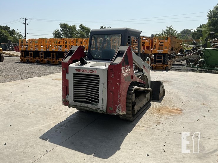 2013-takeuchi-tl230-image-4