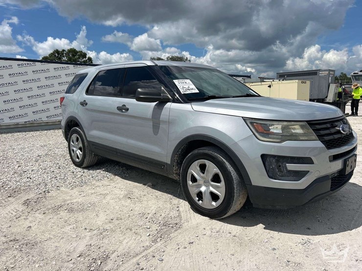 2017-ford-explorer-image-2
