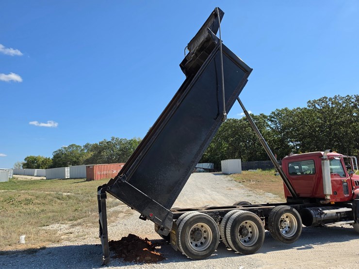 #26510-•-2006-mack-ct713-triaxle-dump-truck-image-24