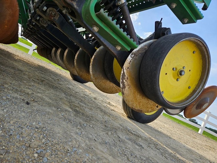 john-deere-750-image-38
