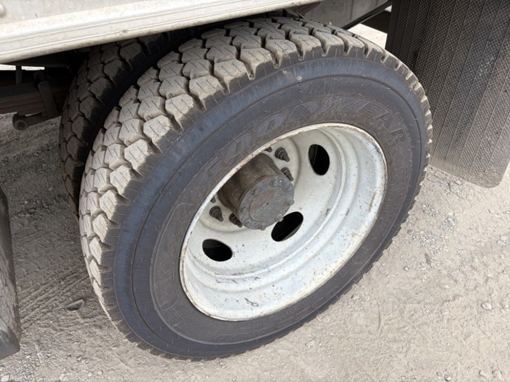 2006-ford-f450-image-17