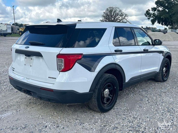 2020-ford-explorer-image-3