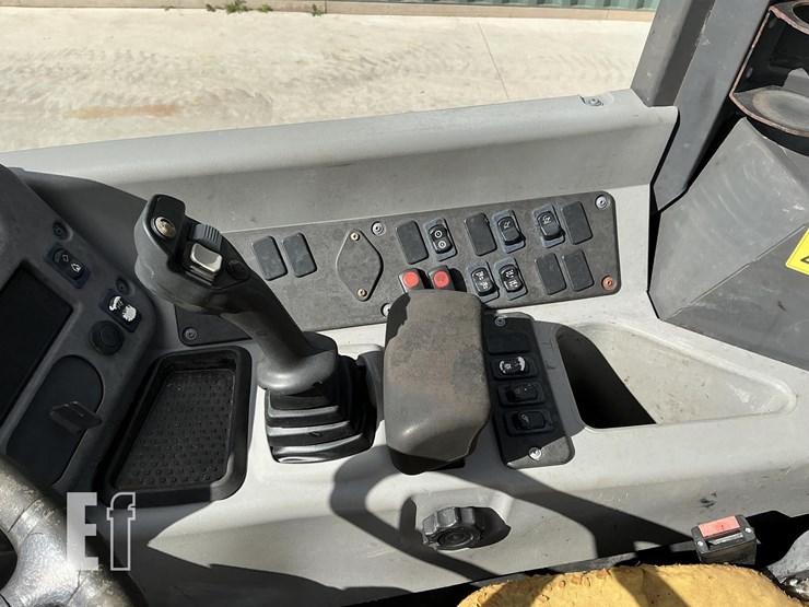 2021-new-holland-w80c-image-13