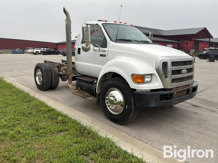2006-ford-f750-image-3