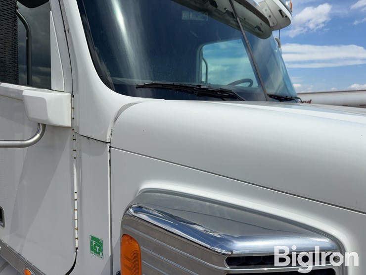 2013-freightliner-coronado-132-image-12