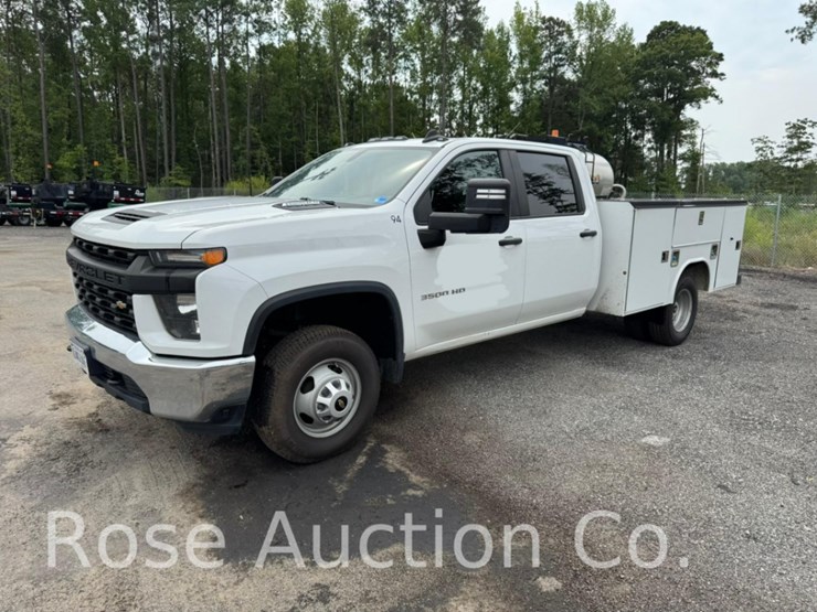 2022-chevrolet-3500-image-1