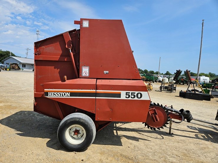 hesston-550-image-6
