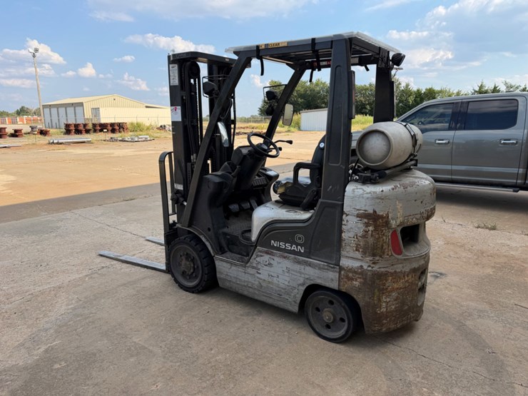 nissan-4400-warehouse-pallet-forklift-image-1