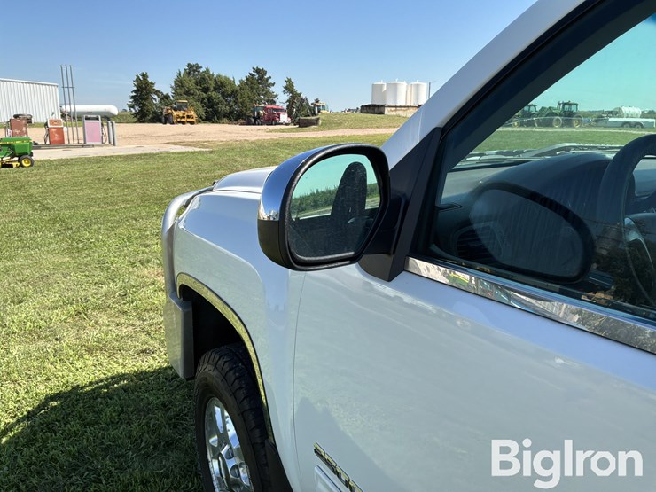 2013-chevrolet-silverado-2500-image-14