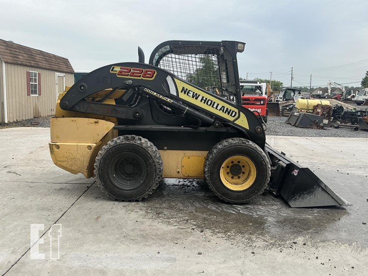 2018-new-holland-l228-image-5